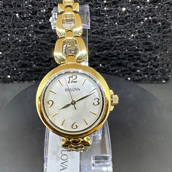 Women's (NWT) Bulova w/Mother-of Pearl Face, Gold Bezel, and Gold Chain Bracelet - Picture 4 of 5